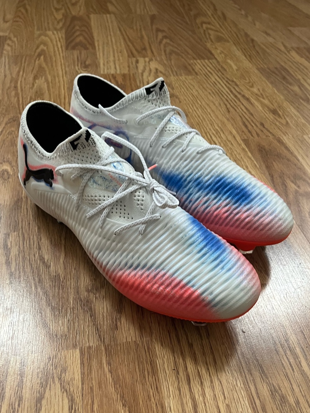 PUMA Future 8 Ultimate Low FG Cleats White/Black/Red – Men’s Size 10 (New)